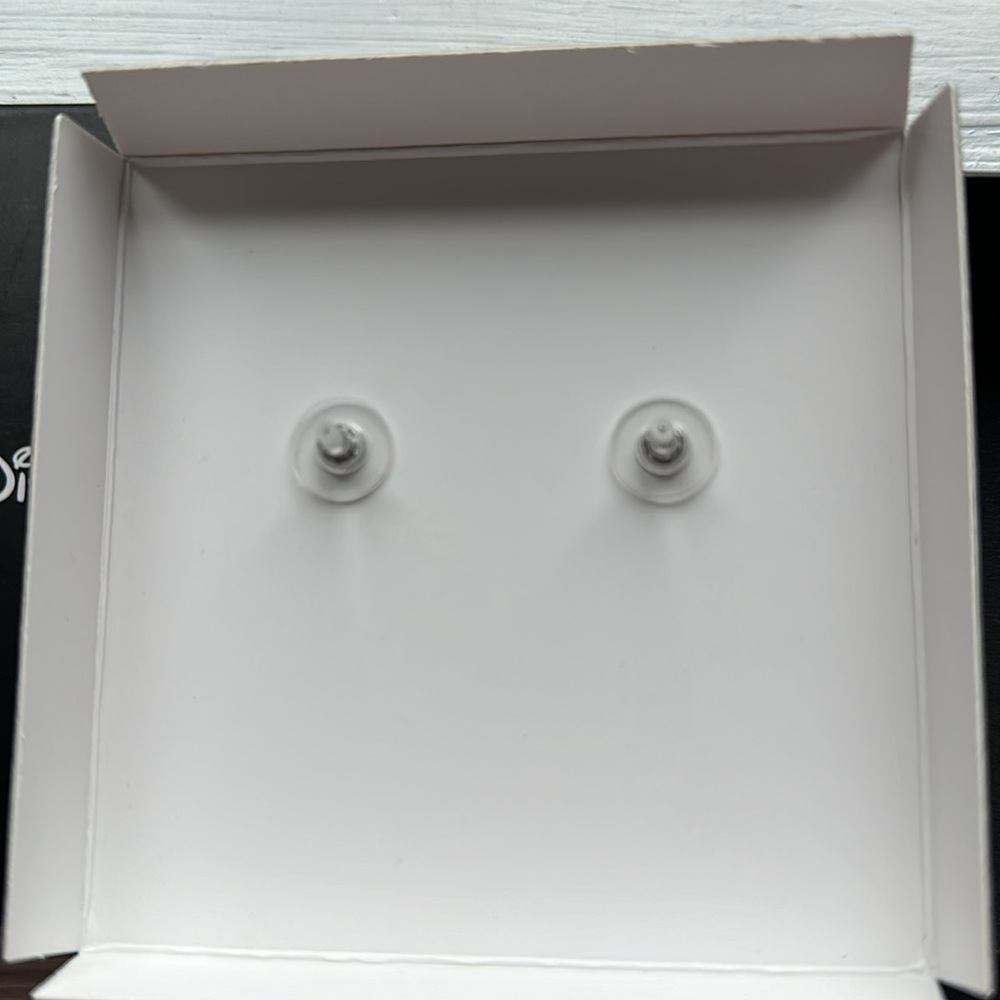 NIB Disney x BaubleBar Minnie Bride Stud Earrings - Picture 2 of 3
